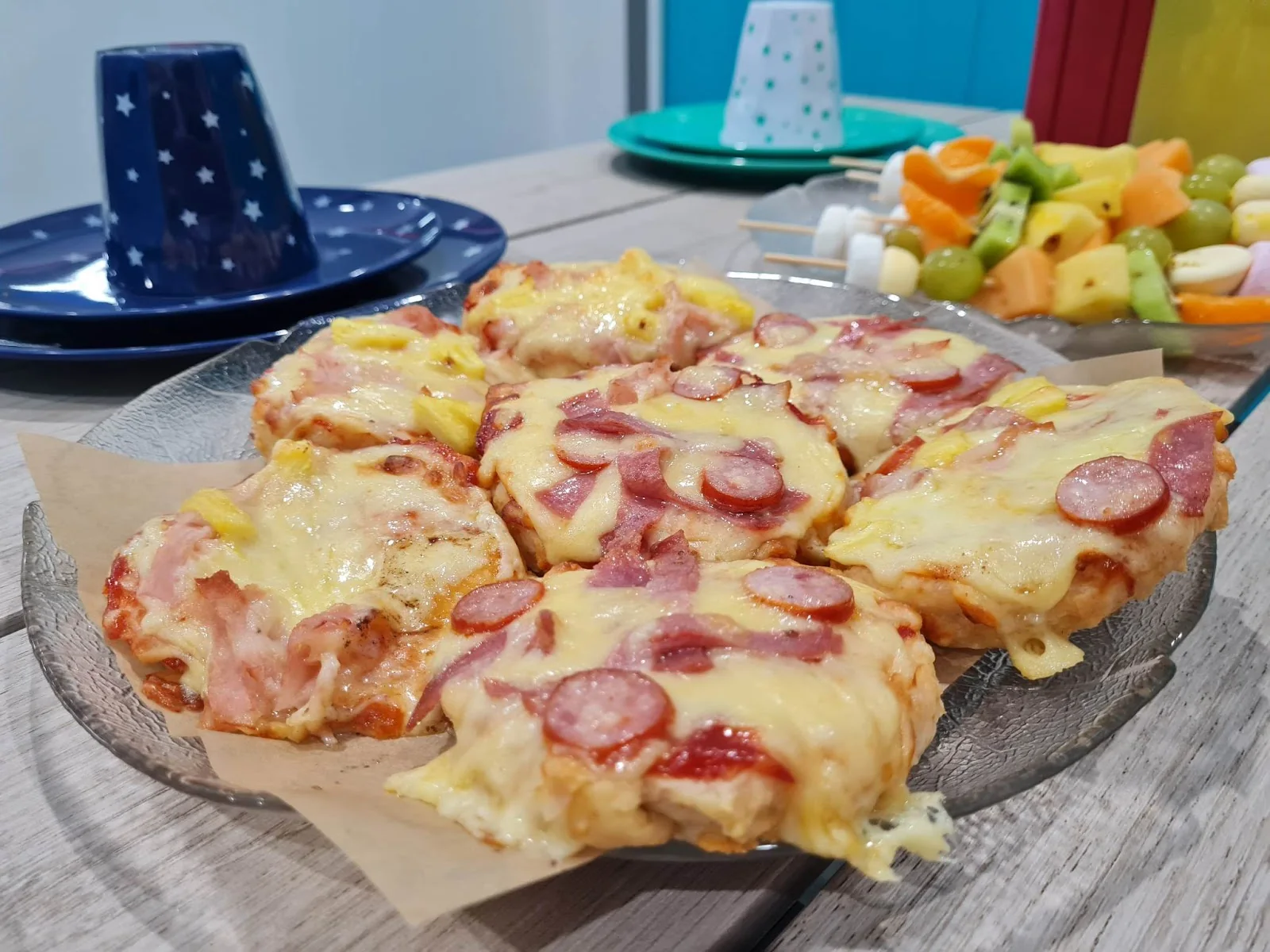Mini pizzas and fruit served at a Kidz Korner party